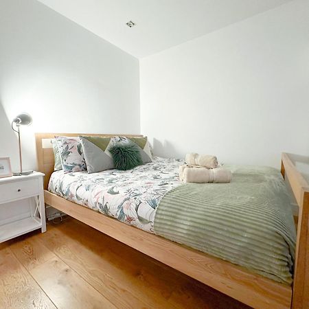 Chic 3 Bedroom Flat With Private Terrace In Holloway Near Finsbury Park Londra Esterno foto