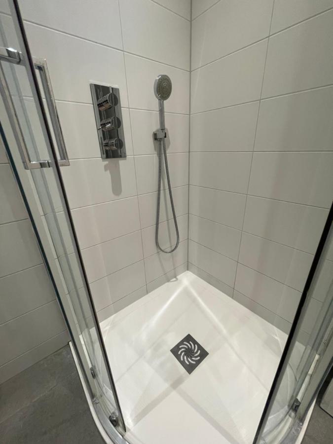 Chic 3 Bedroom Flat With Private Terrace In Holloway Near Finsbury Park Londra Esterno foto