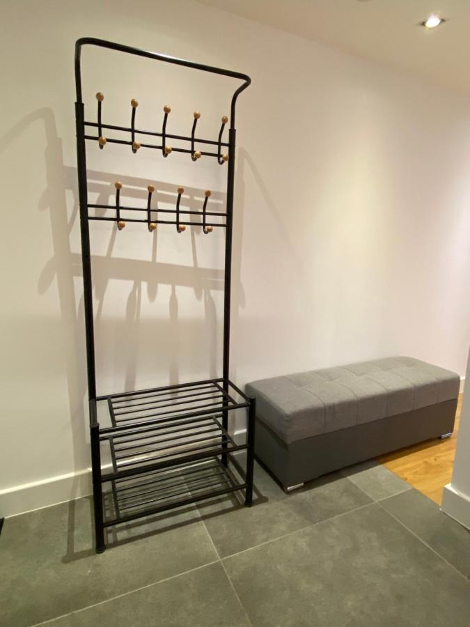 Chic 3 Bedroom Flat With Private Terrace In Holloway Near Finsbury Park Londra Esterno foto