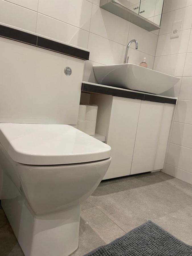 Chic 3 Bedroom Flat With Private Terrace In Holloway Near Finsbury Park Londra Esterno foto