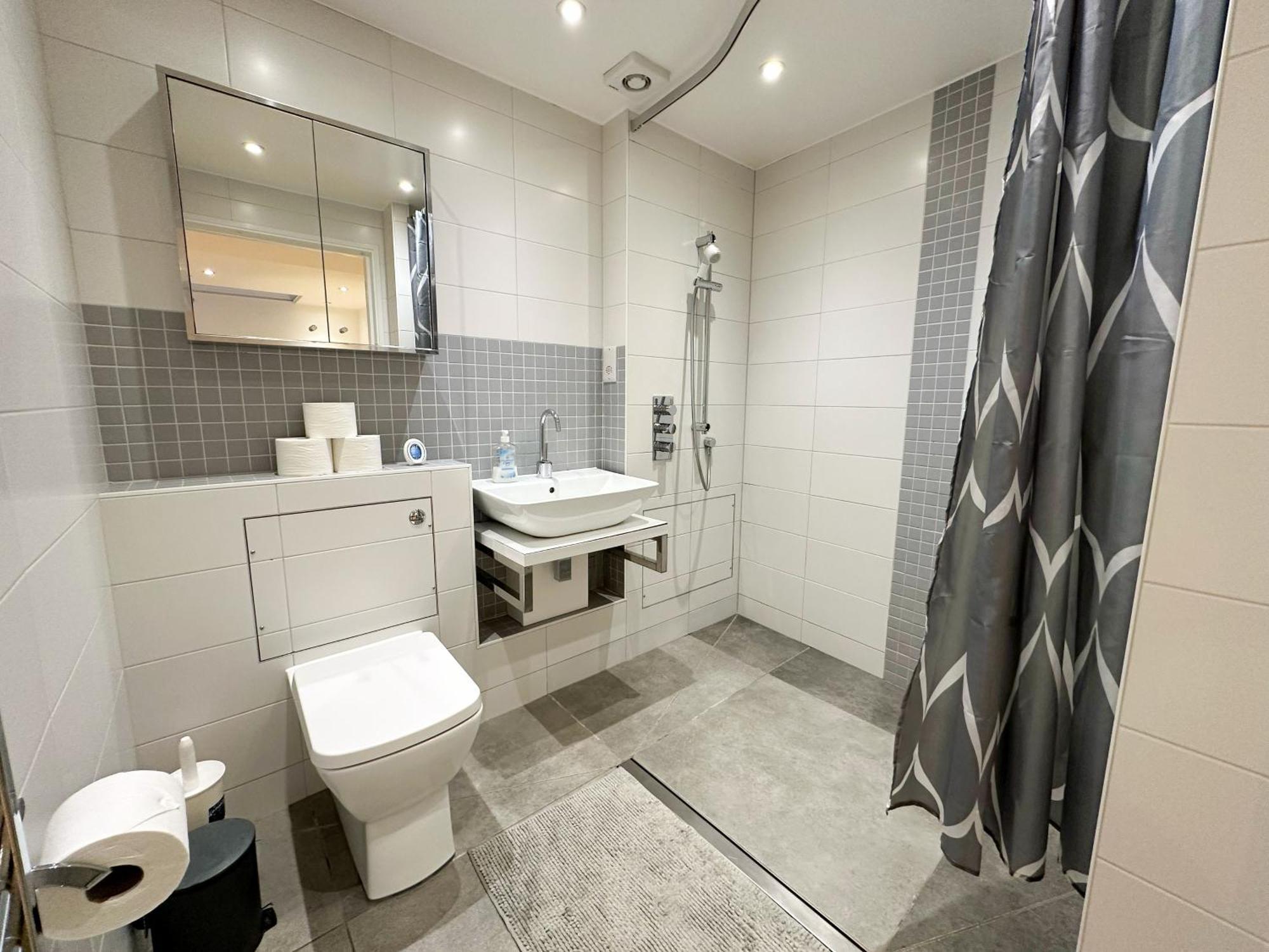 Chic 3 Bedroom Flat With Private Terrace In Holloway Near Finsbury Park Londra Esterno foto