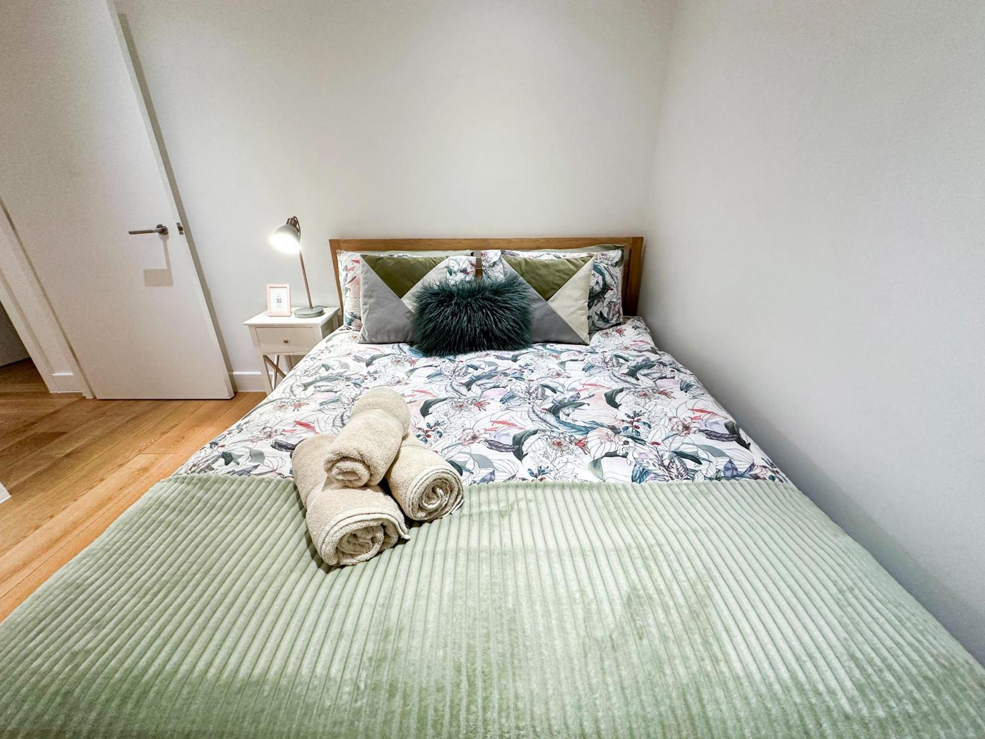 Chic 3 Bedroom Flat With Private Terrace In Holloway Near Finsbury Park Londra Esterno foto