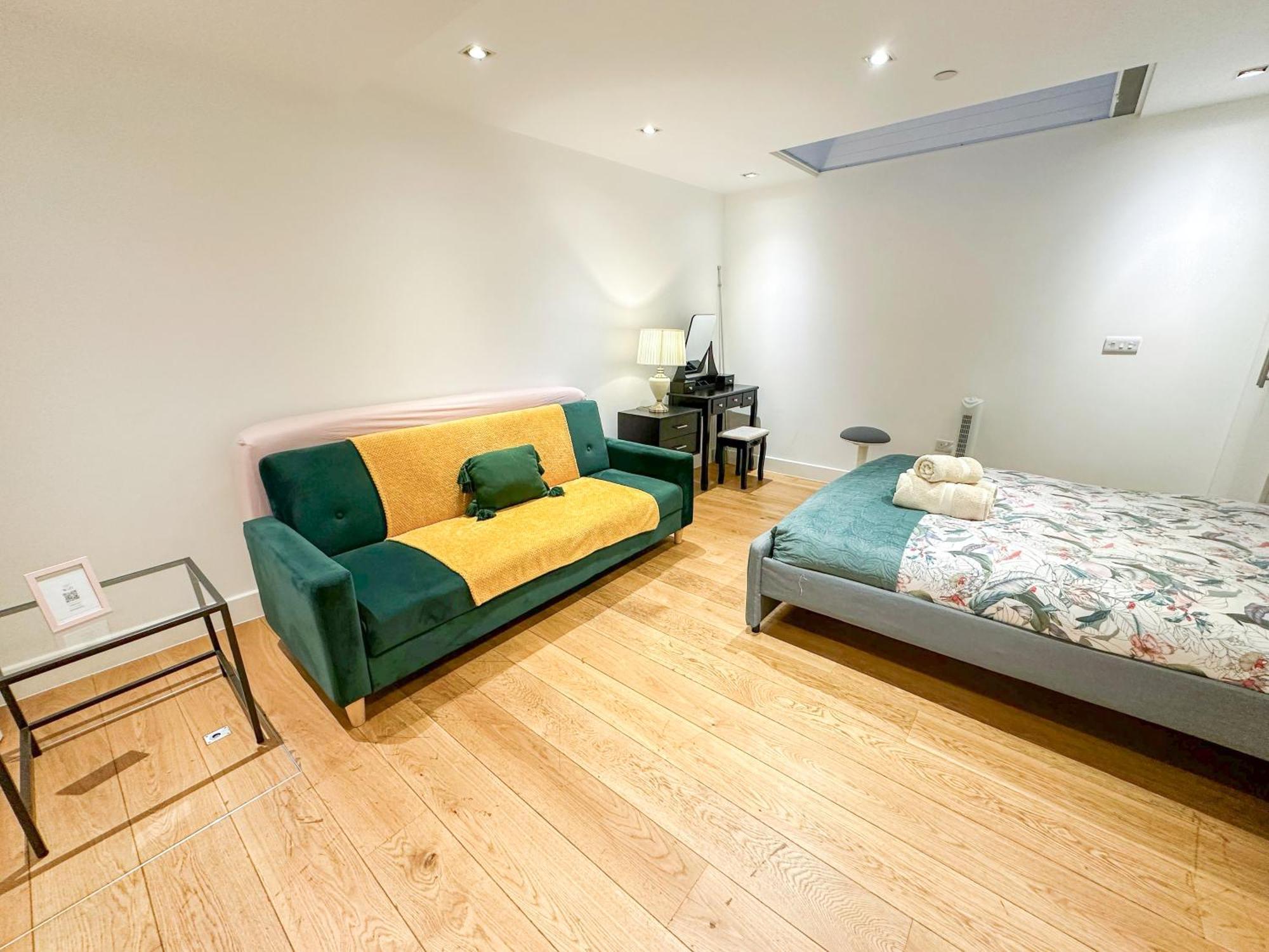 Chic 3 Bedroom Flat With Private Terrace In Holloway Near Finsbury Park Londra Esterno foto