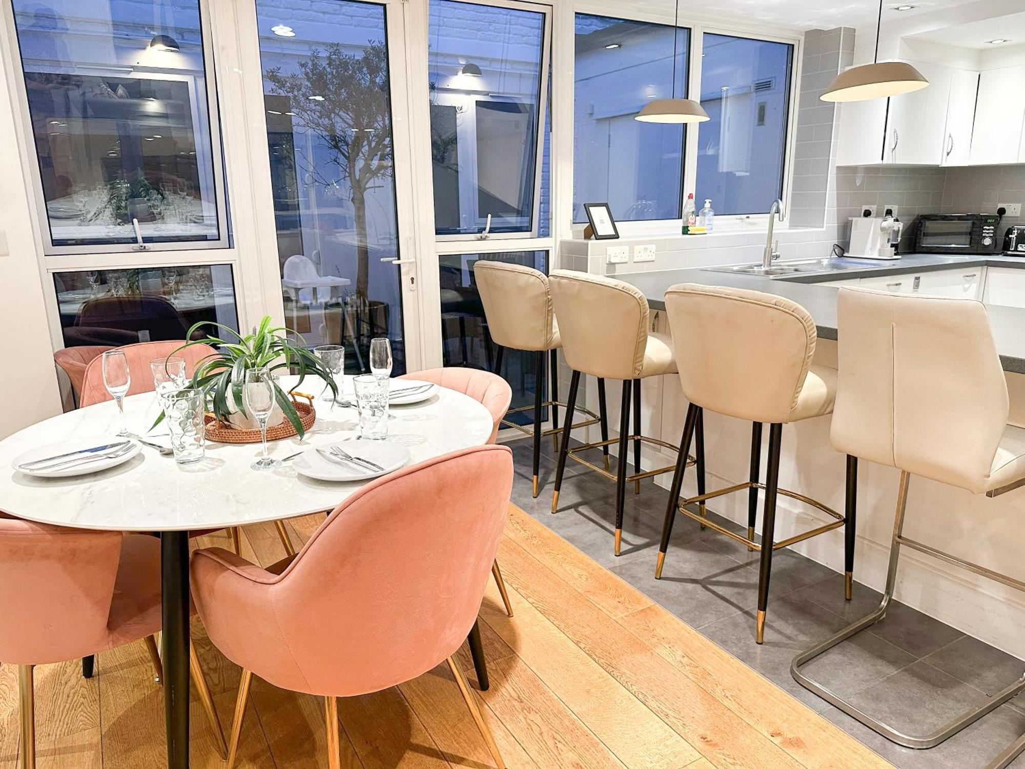 Chic 3 Bedroom Flat With Private Terrace In Holloway Near Finsbury Park Londra Esterno foto