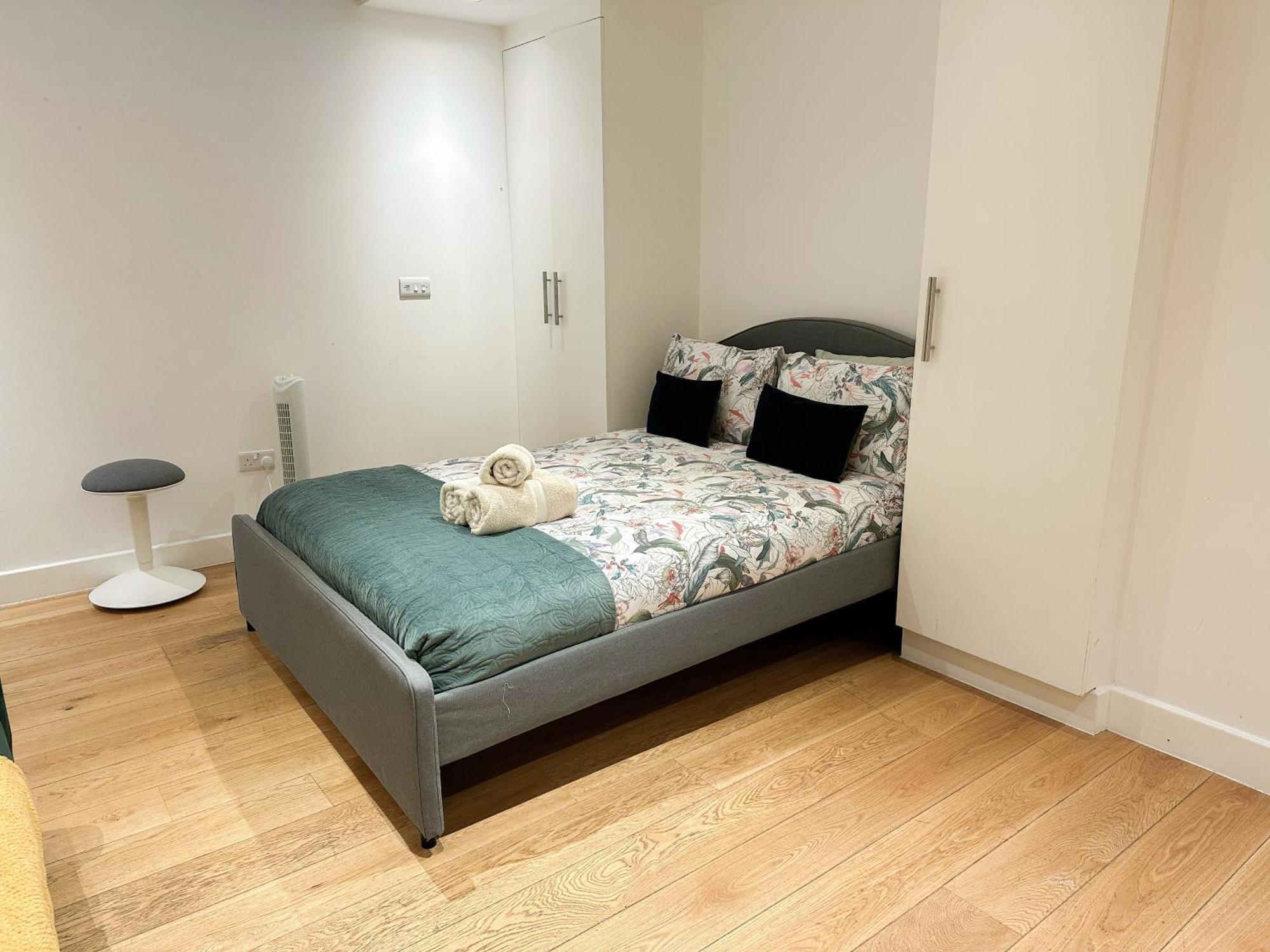 Chic 3 Bedroom Flat With Private Terrace In Holloway Near Finsbury Park Londra Esterno foto