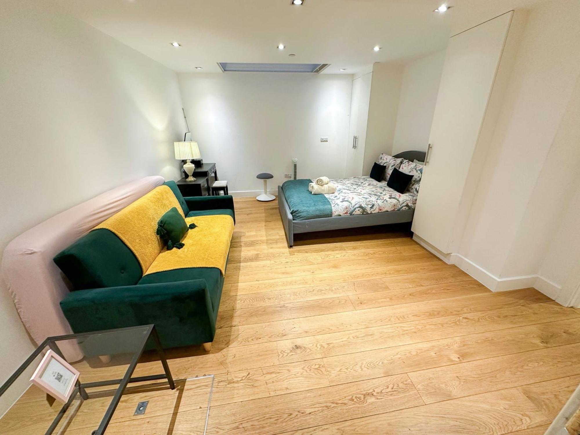 Chic 3 Bedroom Flat With Private Terrace In Holloway Near Finsbury Park Londra Esterno foto