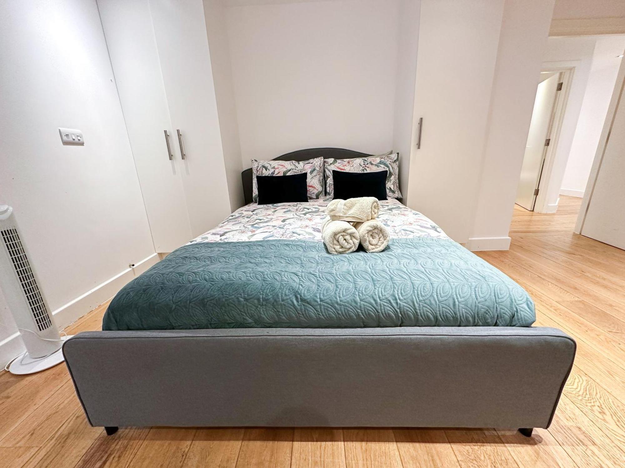 Chic 3 Bedroom Flat With Private Terrace In Holloway Near Finsbury Park Londra Esterno foto