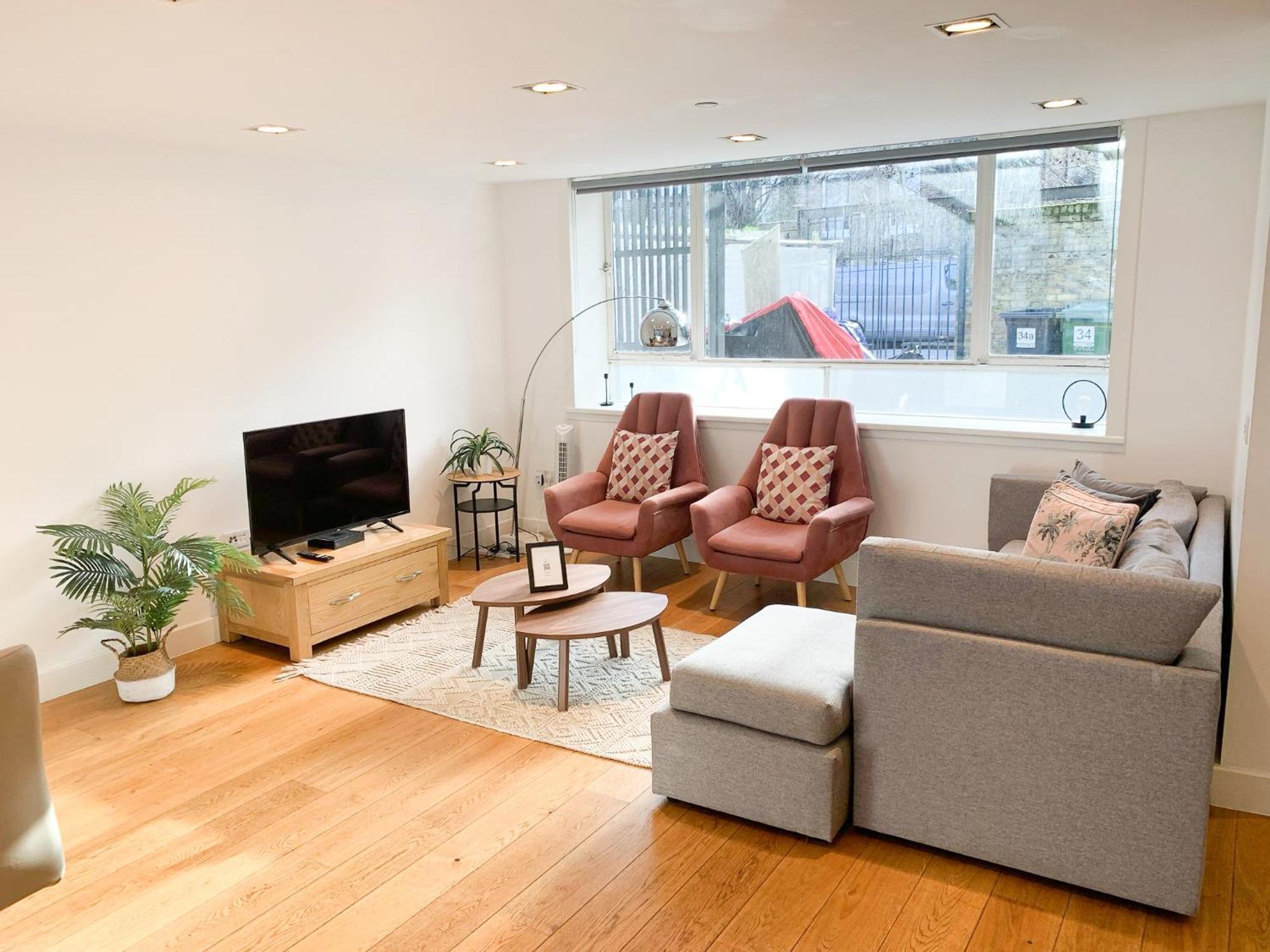 Chic 3 Bedroom Flat With Private Terrace In Holloway Near Finsbury Park Londra Esterno foto