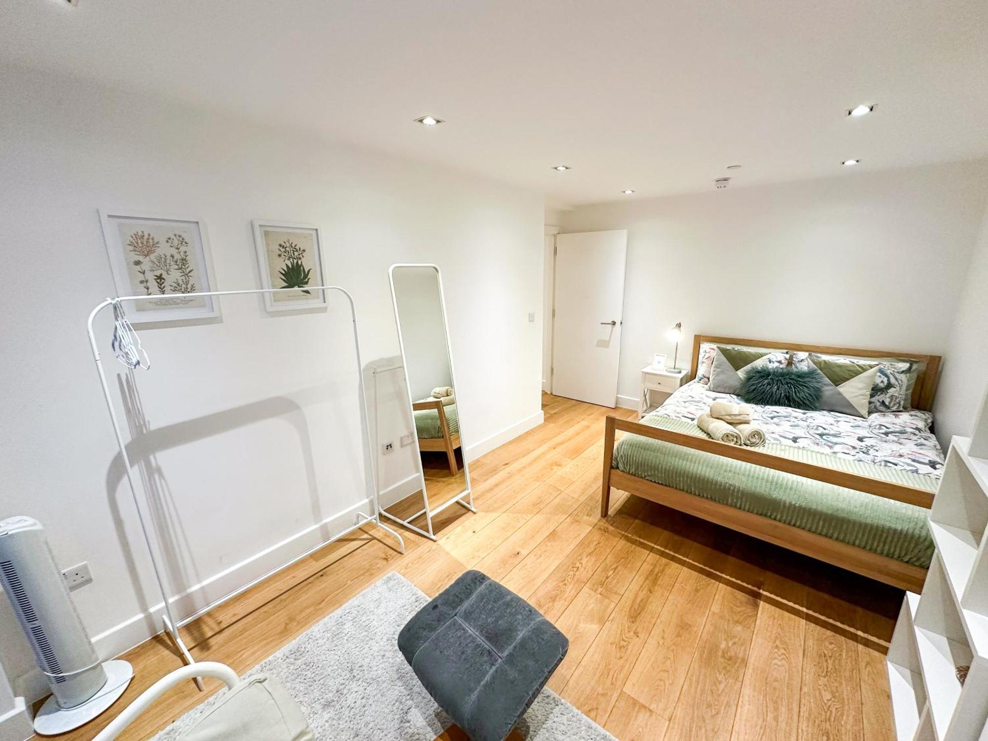 Chic 3 Bedroom Flat With Private Terrace In Holloway Near Finsbury Park Londra Esterno foto