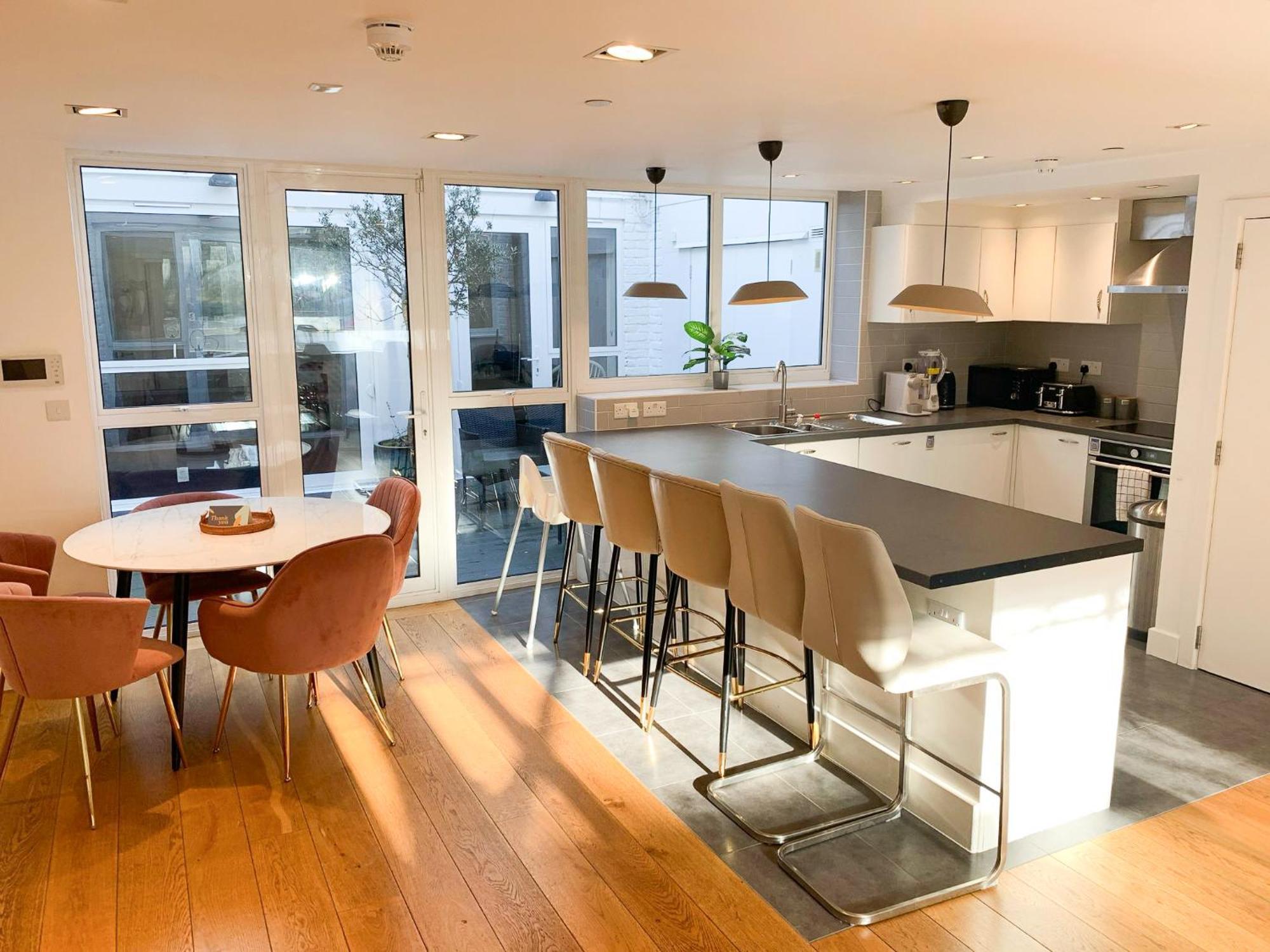 Chic 3 Bedroom Flat With Private Terrace In Holloway Near Finsbury Park Londra Esterno foto