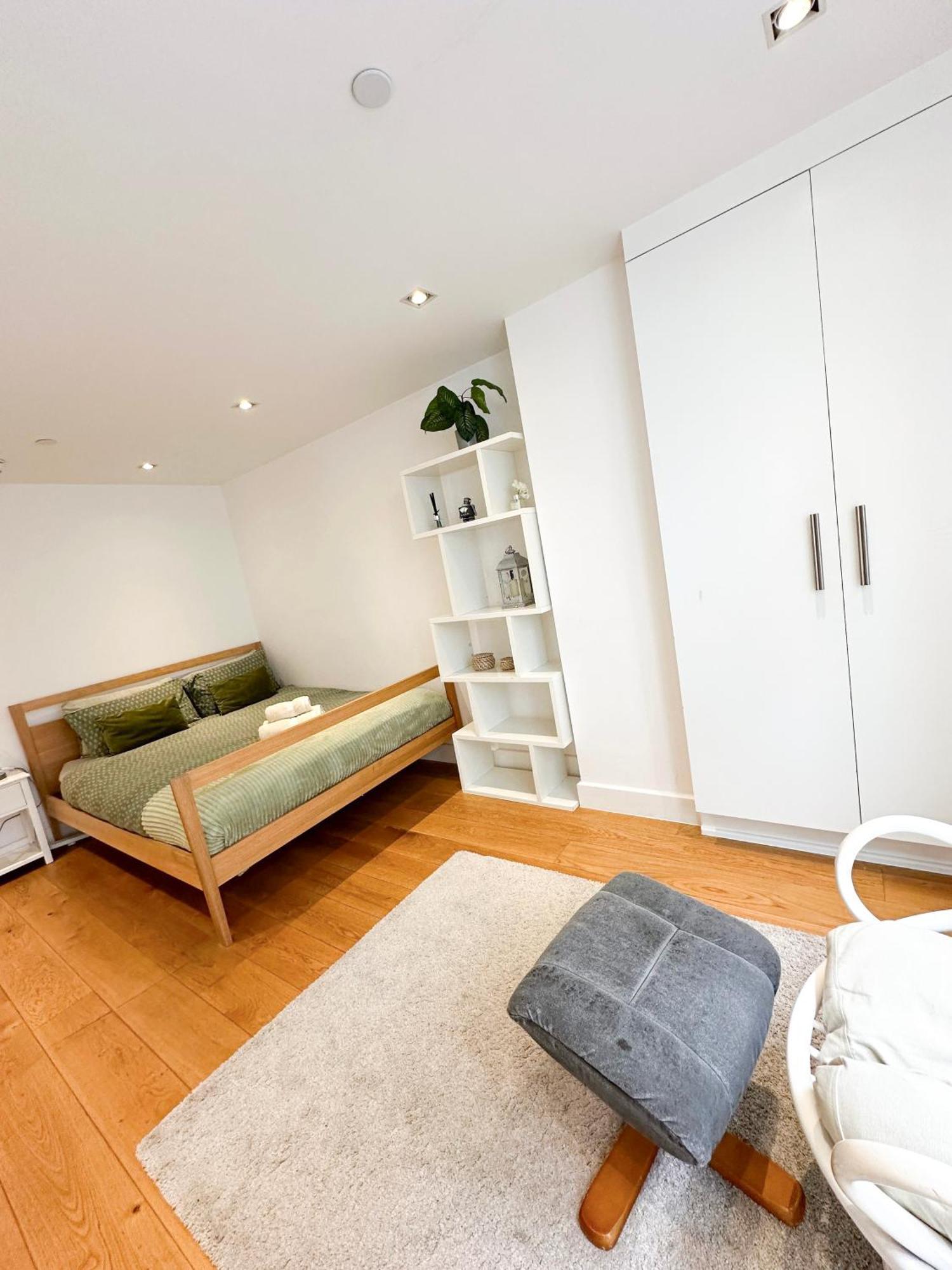 Chic 3 Bedroom Flat With Private Terrace In Holloway Near Finsbury Park Londra Esterno foto
