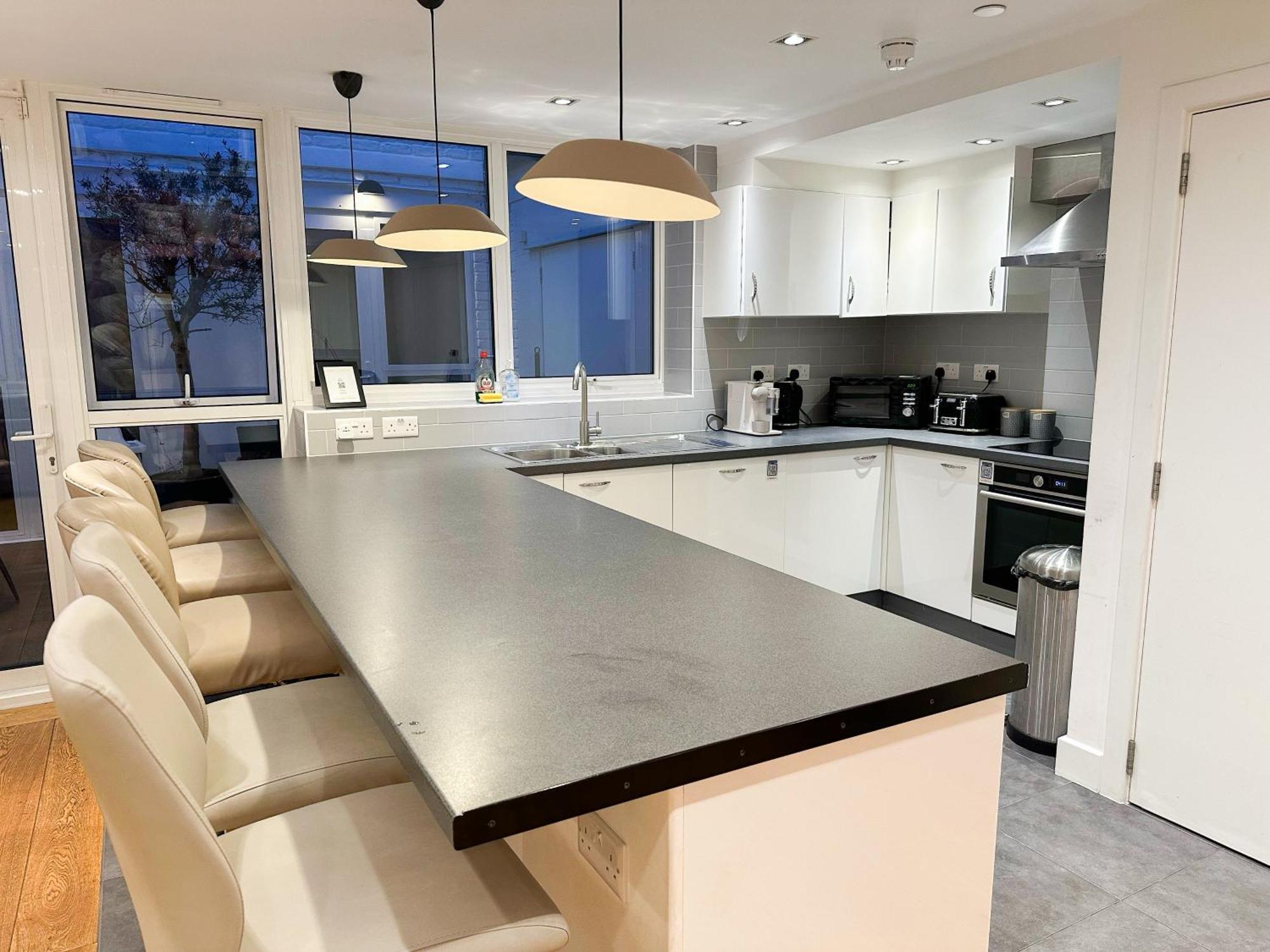 Chic 3 Bedroom Flat With Private Terrace In Holloway Near Finsbury Park Londra Esterno foto