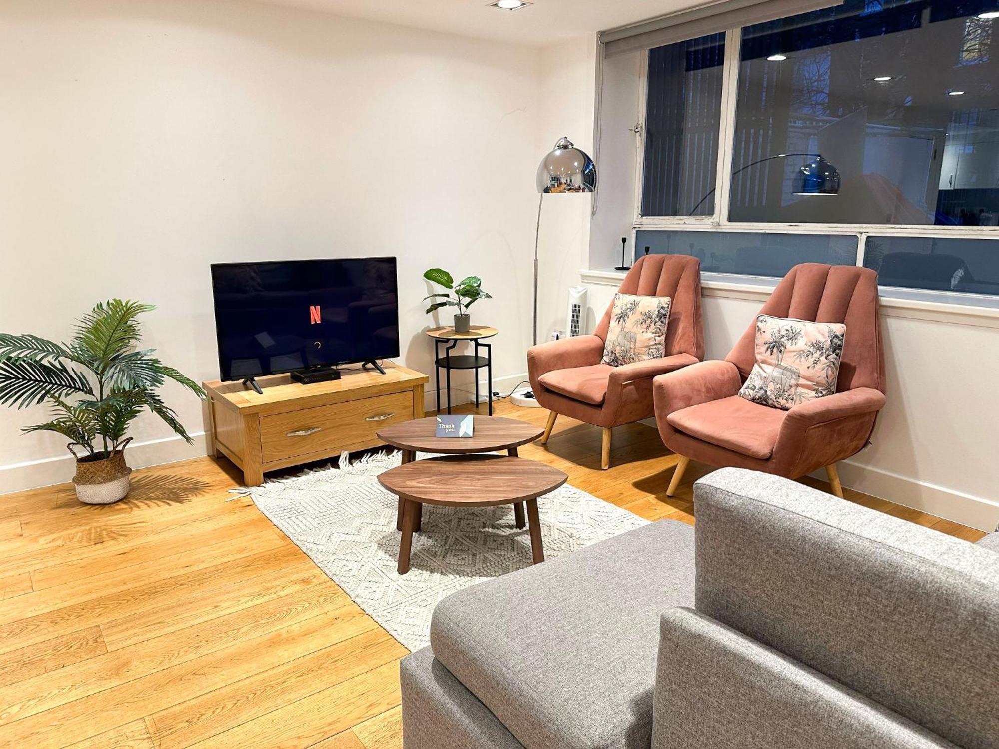 Chic 3 Bedroom Flat With Private Terrace In Holloway Near Finsbury Park Londra Esterno foto