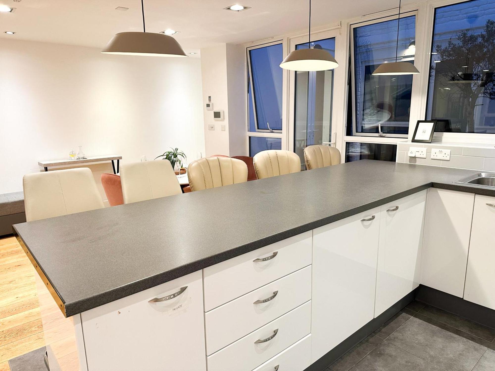 Chic 3 Bedroom Flat With Private Terrace In Holloway Near Finsbury Park Londra Esterno foto