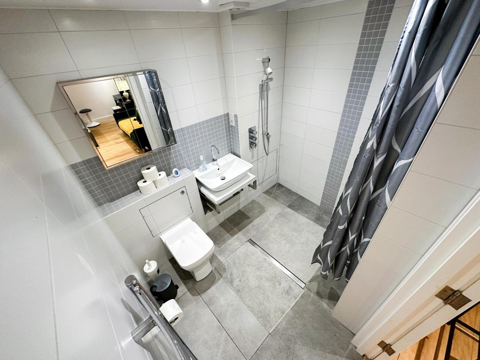 Chic 3 Bedroom Flat With Private Terrace In Holloway Near Finsbury Park Londra Esterno foto